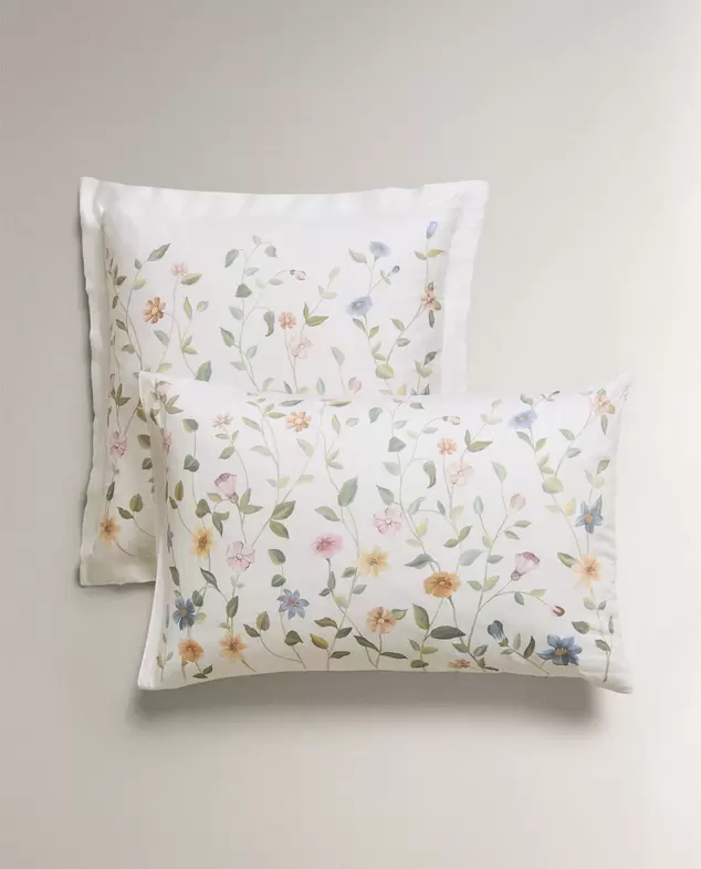 Zara Home içinde 1390 TL fiyatına ÇİÇEK DESENLİ YASTIK KILIFI fırsatı