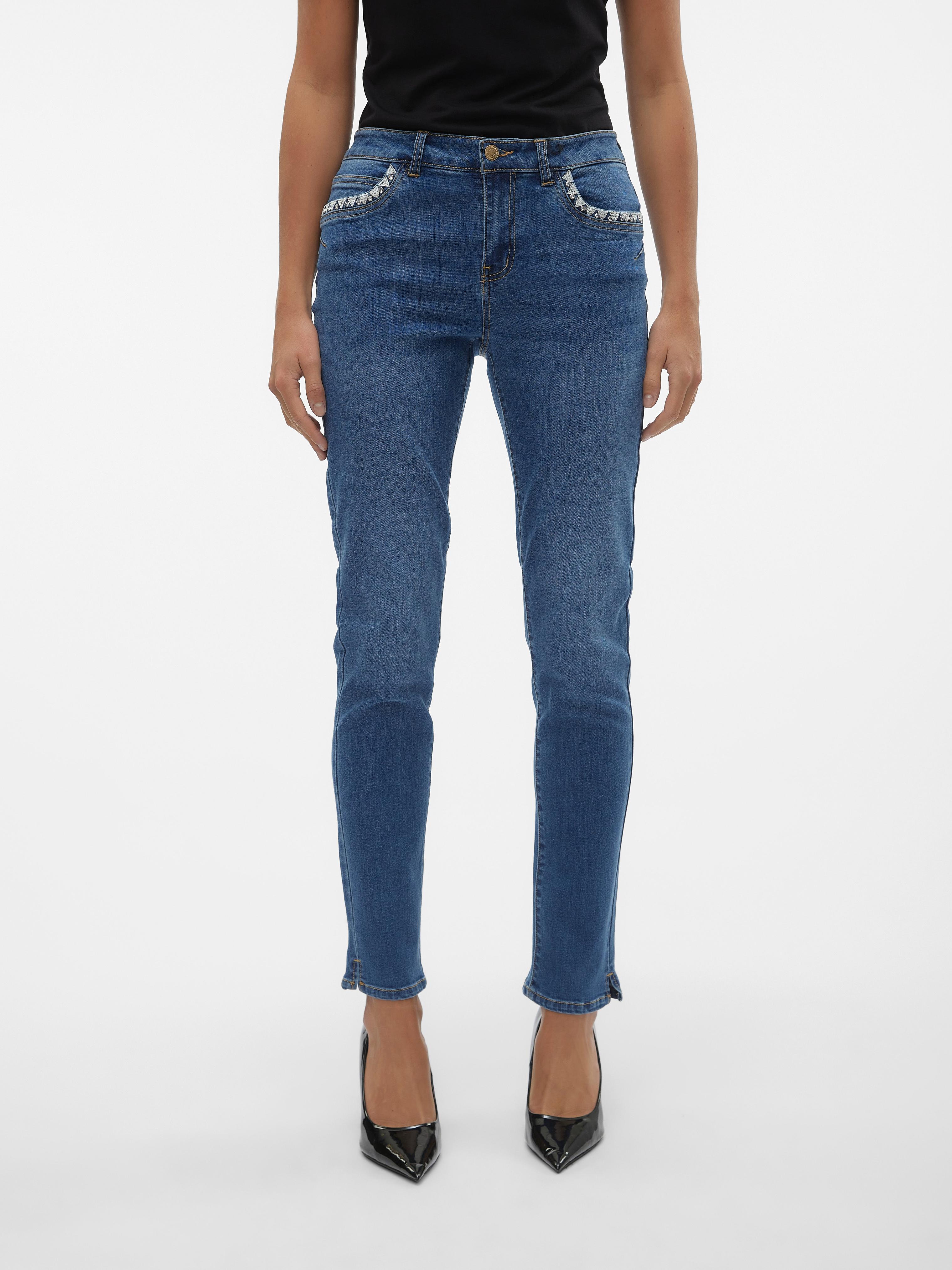 Vero Moda içinde 35,99 TL fiyatına VMYOURS Mid Rise Verjüngt Jeans fırsatı