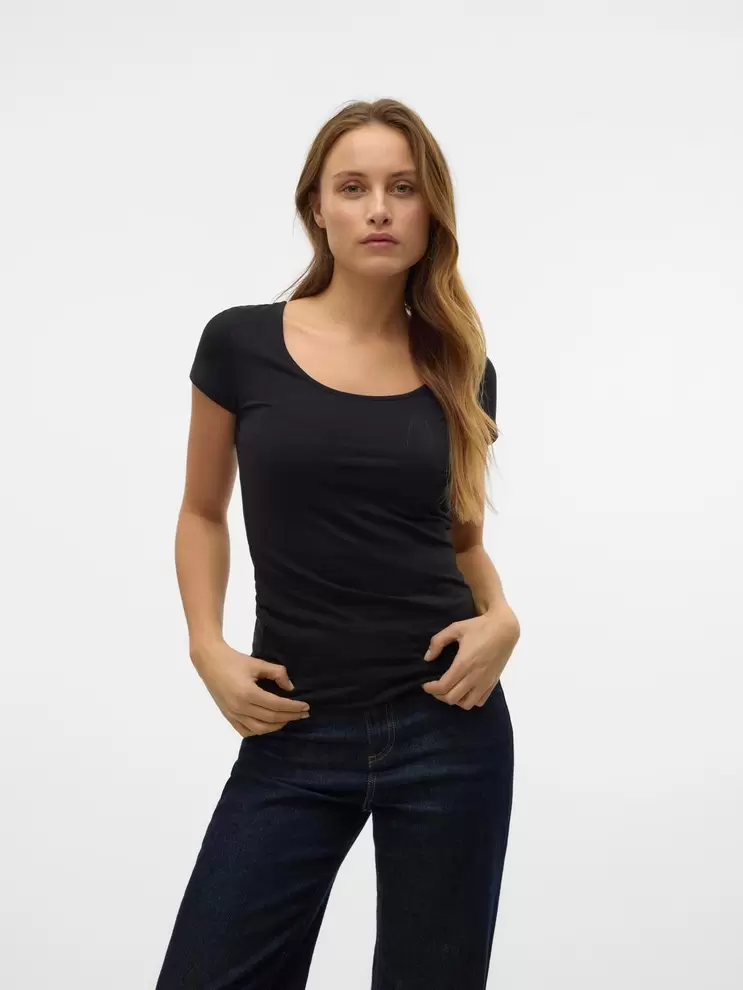 Vero Moda içinde 12,99 TL fiyatına VMMAXI T-Shirt fırsatı