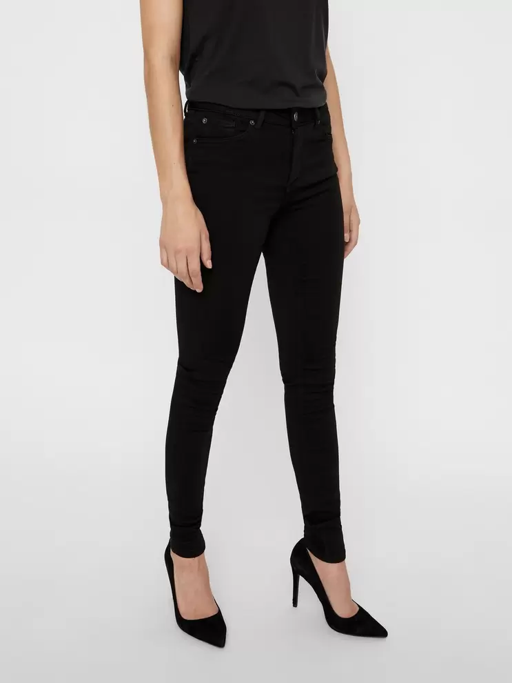 Vero Moda içinde 59,99 TL fiyatına VMLUX Mid Rise Slim Fit Jeans fırsatı