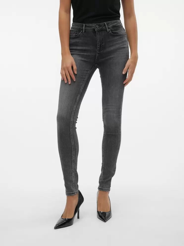 Vero Moda içinde 44,99 TL fiyatına VMFLASH Mid Rise Skinny Fit Jeans fırsatı