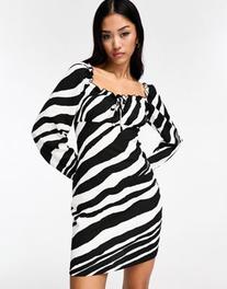  içinde 33,99 TL fiyatına New Look long sleeve mini sweetheart dress in zebra print fırsatı