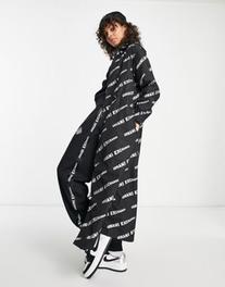  içinde 182 TL fiyatına Armani Exchange logo print trench coat in black fırsatı