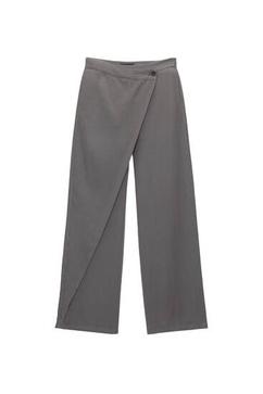 Pull & Bear içinde 1290 TL fiyatına Keten karışımlı kruvaze pantolon fırsatı