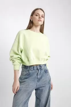 DeFacto içinde 449,99 TL fiyatına Coool Crop Basic Sweatshirt fırsatı