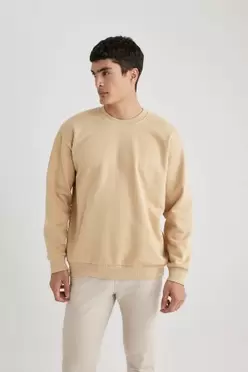 DeFacto içinde 499,99 TL fiyatına Oversize Geniş Kalıp Bisiklet Yaka Basic Düz Sweatshirt fırsatı