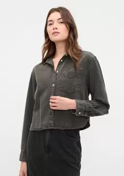 Gap içinde 1499,99 TL fiyatına %40 Crop Denim Gömlek fırsatı