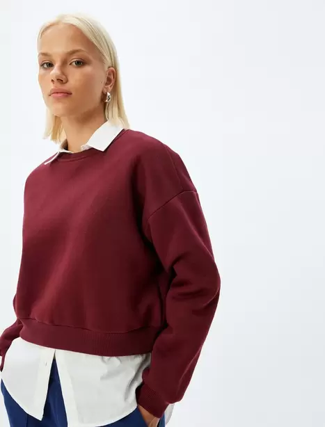 Koton içinde 799,99 TL fiyatına Üç İplik Şardonlu Bisiklet Yaka Pamuklu Basic Sweatshirt fırsatı